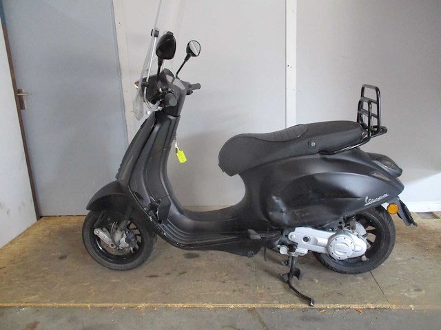 Vespa - bromscooter - sprint 4t sport injectie - scooter - afbeelding 1 van  11