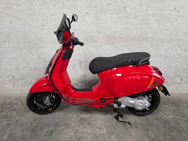 Vespa - bromscooter - sprint 50 s - 4t 45km uitvoering fxn45g - afbeelding 1 van  6