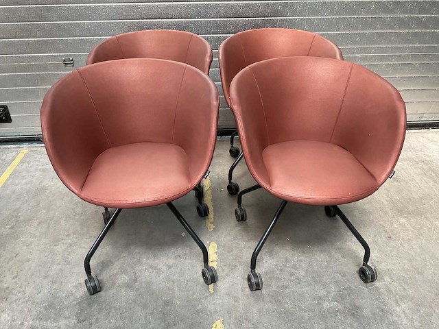 Vespa - club kvv - verrijdbare vergaderstoel (4x) - afbeelding 6 van  6