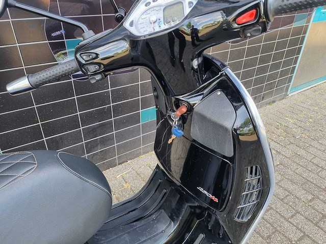 Vespa - gts 250 i.e. - motorscooter - afbeelding 7 van  10