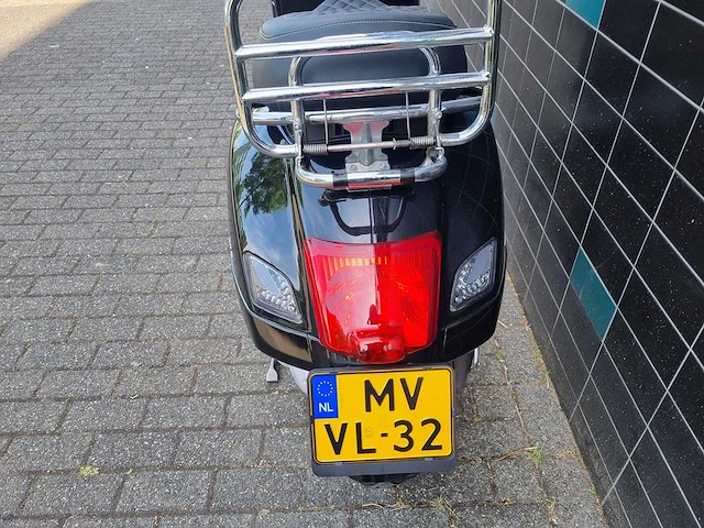 Vespa - gts 250 i.e. - motorscooter - afbeelding 8 van  10