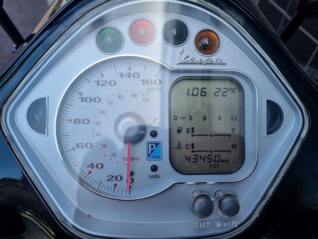 Vespa - gts 250 i.e. - motorscooter - afbeelding 10 van  10