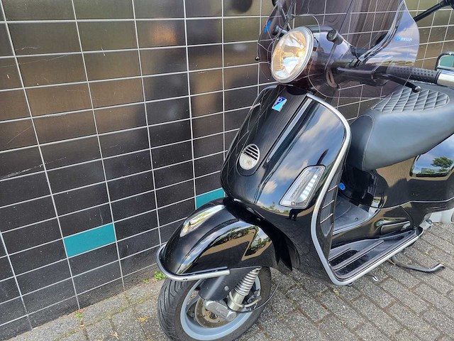 Vespa - gts 250 i.e. - motorscooter - afbeelding 2 van  2
