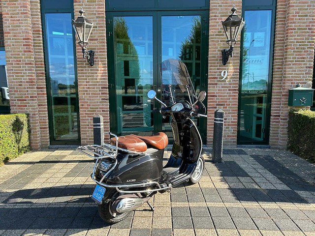 Vespa - lx - brommer - afbeelding 6 van  9
