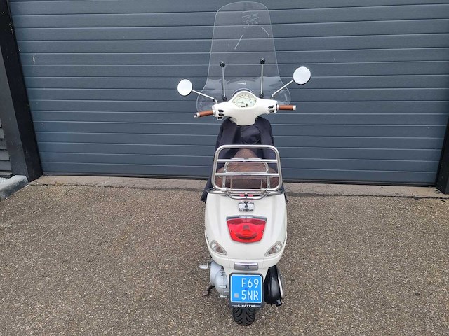Vespa - lx - s 4t sport - scooter - afbeelding 13 van  16