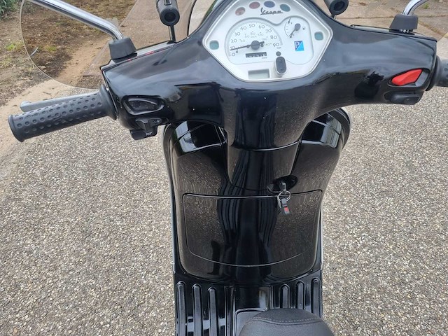 Vespa - lx 150 - motorfiets - afbeelding 5 van  5