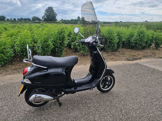 Vespa - lx 150 - motorfiets - afbeelding 1 van  5