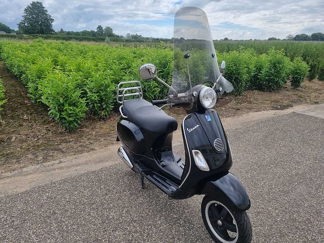 Vespa - lx 150 - motorfiets - afbeelding 2 van  5