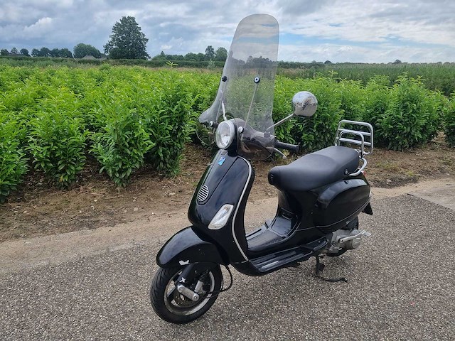 Vespa - lx 150 - motorfiets - afbeelding 1 van  12