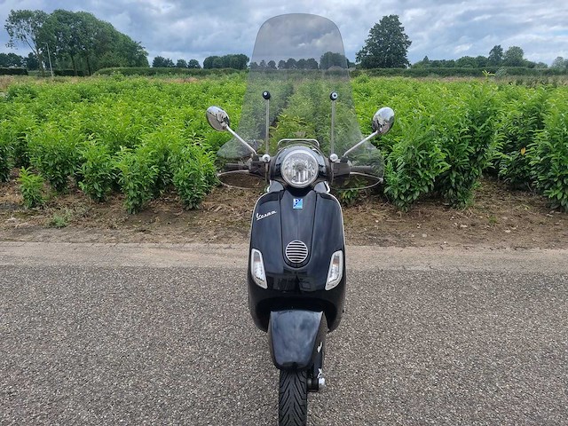 Vespa - lx 150 - motorfiets - afbeelding 11 van  12