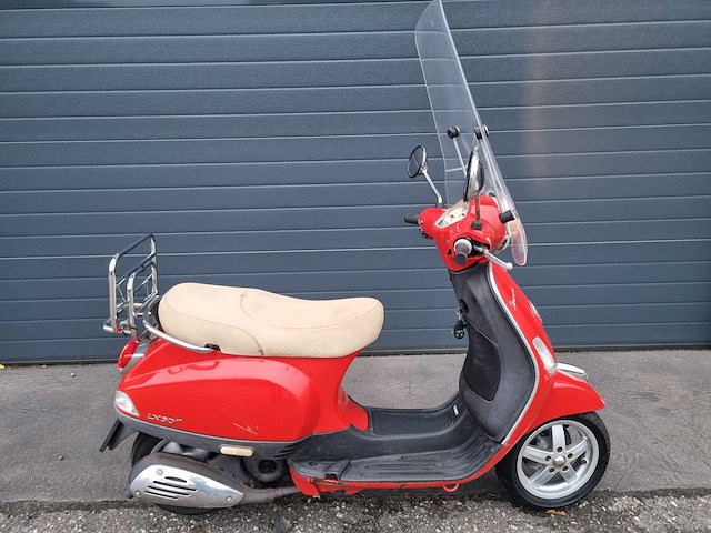 Vespa - lx 4t - afbeelding 1 van  9