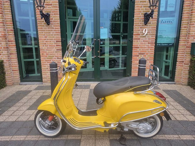 Vespa - lx 4takt - brommer - afbeelding 1 van  9