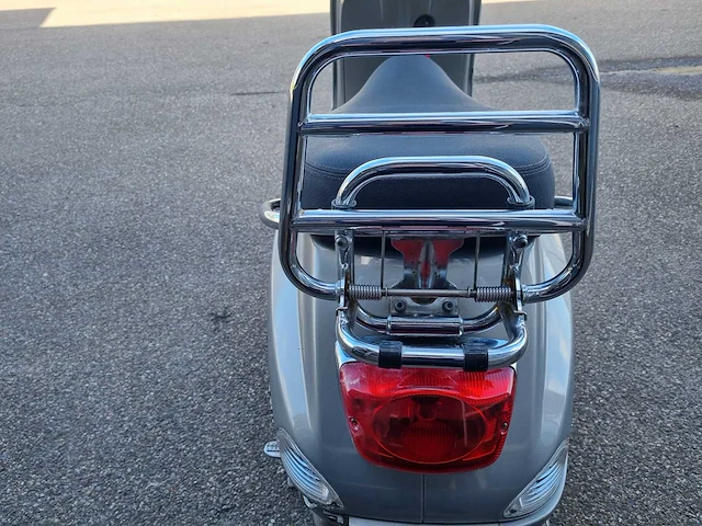 Vespa - lx 50 - brommer - afbeelding 6 van  7