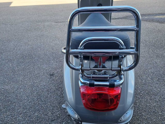 Vespa - lx 50 - brommer - afbeelding 6 van  7