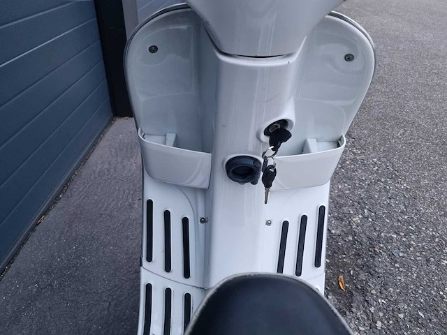 Vespa - lx 50 brommer - afbeelding 12 van  13