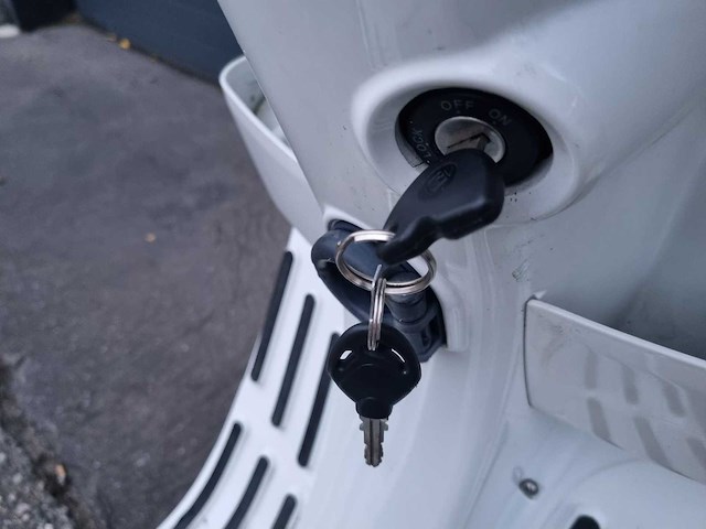 Vespa - lx 50 brommer - afbeelding 13 van  13