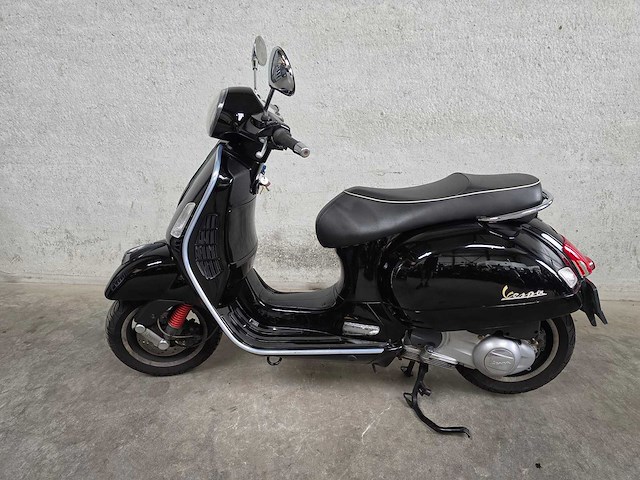 Vespa - motorscooter - gts 300 i.e. super - 4t mtrh54 - afbeelding 1 van  8