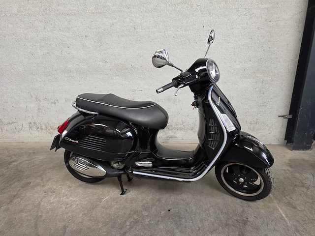 Vespa - motorscooter - gts 300 i.e. super - 4t mtrh54 - afbeelding 2 van  8