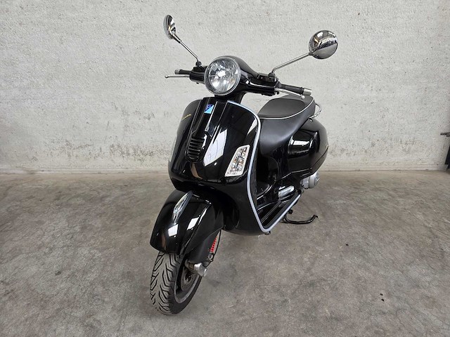 Vespa - motorscooter - gts 300 i.e. super - 4t mtrh54 - afbeelding 3 van  8