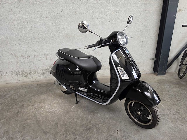 Vespa - motorscooter - gts 300 i.e. super - 4t mtrh54 - afbeelding 4 van  8