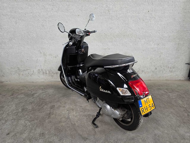 Vespa - motorscooter - gts 300 i.e. super - 4t mtrh54 - afbeelding 6 van  8