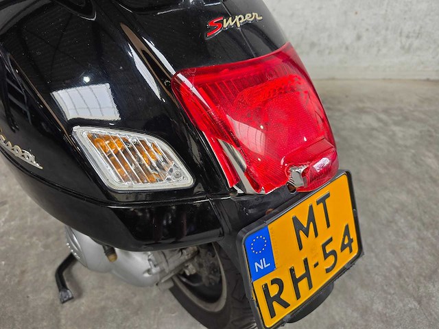 Vespa - motorscooter - gts 300 i.e. super - 4t mtrh54 - afbeelding 7 van  8