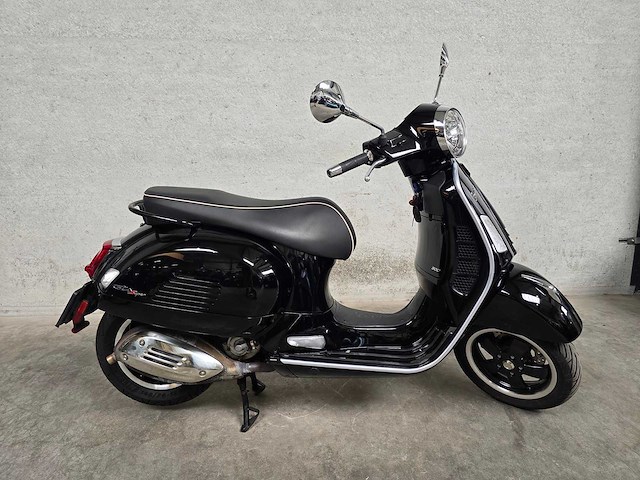 Vespa - motorscooter - gts 300 supernotte a - 96mnfn - afbeelding 1 van  3