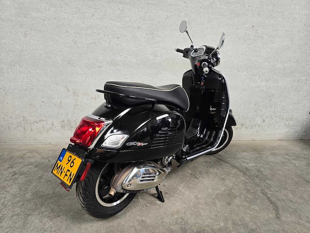 Vespa - motorscooter - gts 300 supernotte a - 96mnfn - afbeelding 2 van  3