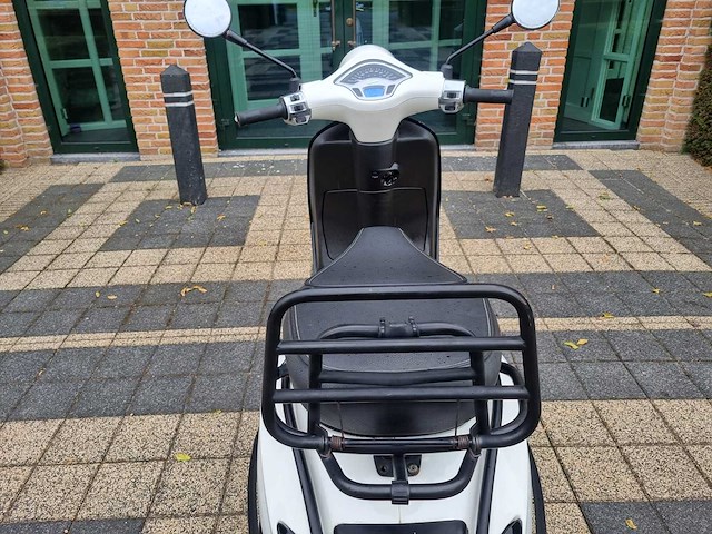 Vespa - primavera 2t - brommer - afbeelding 1 van  9