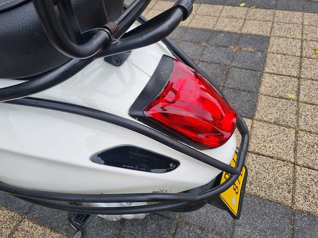 Vespa - primavera 2t - brommer - afbeelding 9 van  9