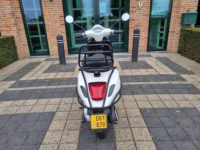 Vespa - primavera 2t - brommer - afbeelding 4 van  11