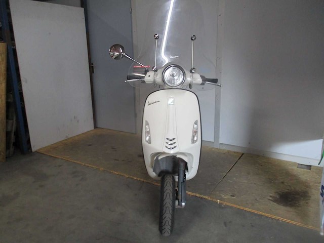 Vespa - schade snorscooter - primavera 4t - scooter - afbeelding 4 van  8