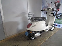 Vespa - schade snorscooter - primavera 4t - scooter - afbeelding 9 van  11