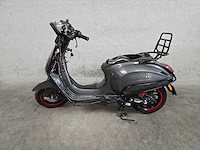 Vespa - snor scooter - sprint - moped 4t 25km uitvoering dgz85s - afbeelding 1 van  6