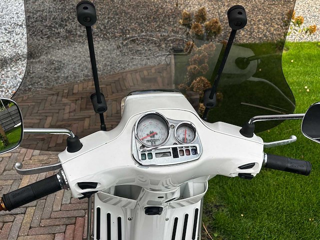 Vespa - snorscooter - lx 2t - scooter - afbeelding 6 van  11