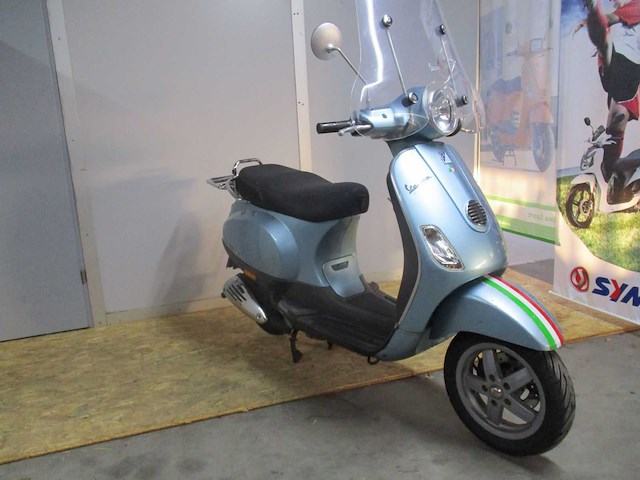 Vespa - snorscooter - lx 50 4t - scooter - afbeelding 7 van  11