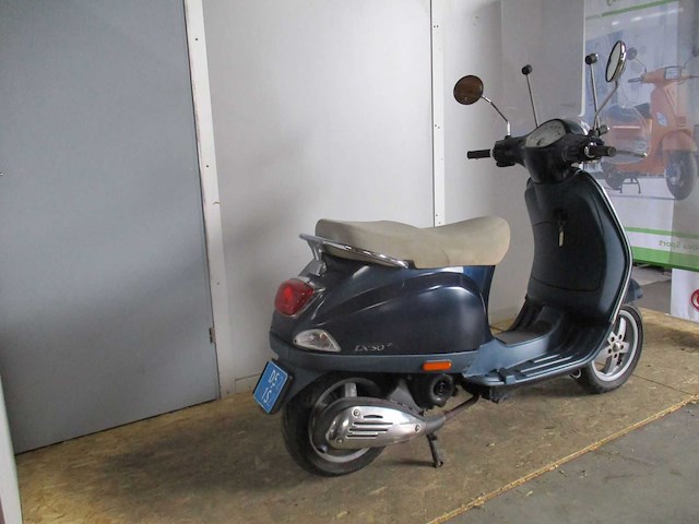 Vespa - snorscooter - lx 50 4t - scooter - afbeelding 9 van  11