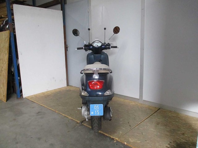 Vespa - snorscooter - lx 50 4t - scooter - afbeelding 10 van  11