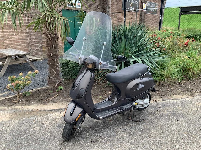 Vespa - snorscooter - lx50 - scooter - afbeelding 1 van  9