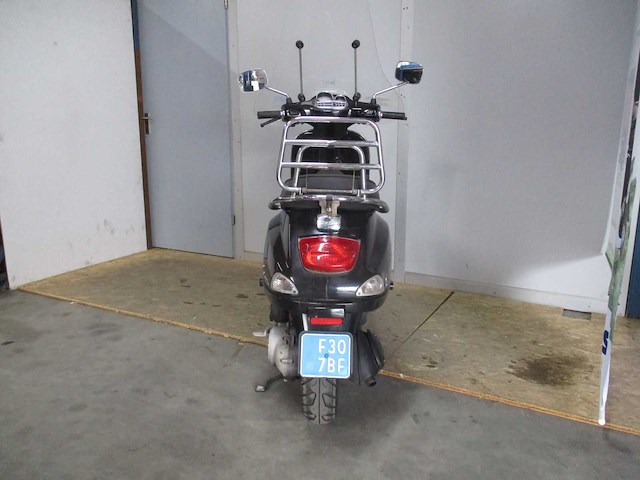 Vespa - snorscooter - s 4t - scooter - afbeelding 10 van  11