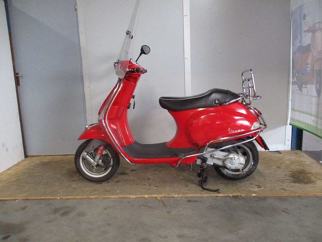 Vespa - snorscooter - s 4takt - scooter - afbeelding 1 van  3