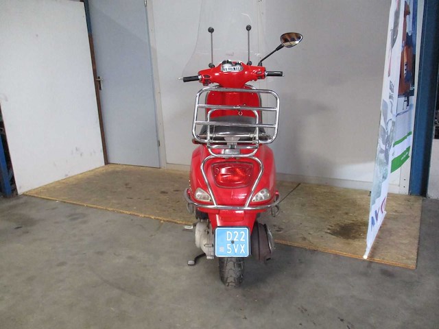 Vespa - snorscooter - s 4takt - scooter - afbeelding 3 van  3