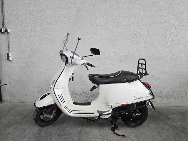 Vespa - snorscooter - s50 4t - 25km uitvoering f063rg - afbeelding 1 van  7