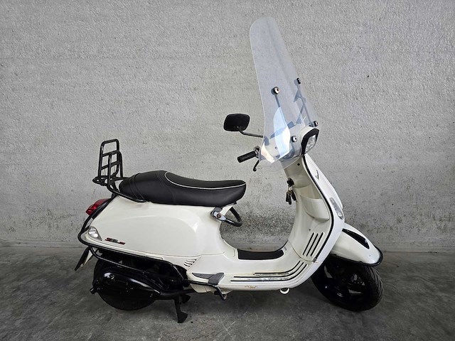 Vespa - snorscooter - s50 4t - 25km uitvoering f063rg - afbeelding 2 van  7