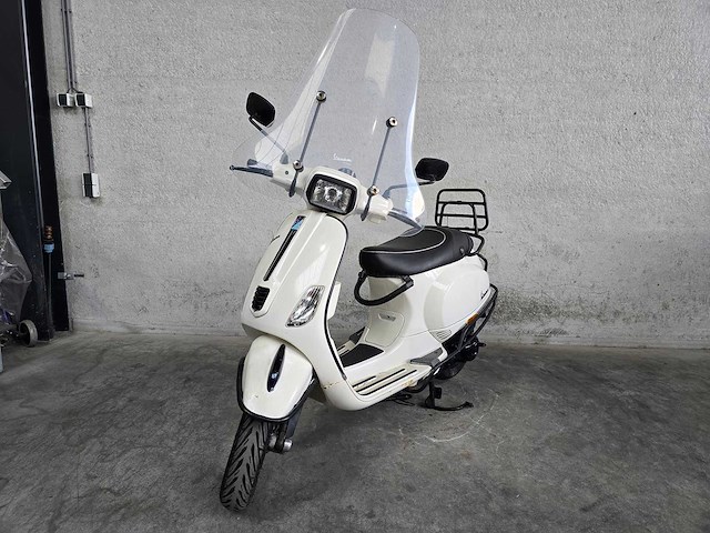 Vespa - snorscooter - s50 4t - 25km uitvoering f063rg - afbeelding 3 van  7