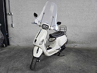 Vespa - snorscooter - s50 4t - 25km uitvoering f063rg - afbeelding 3 van  7