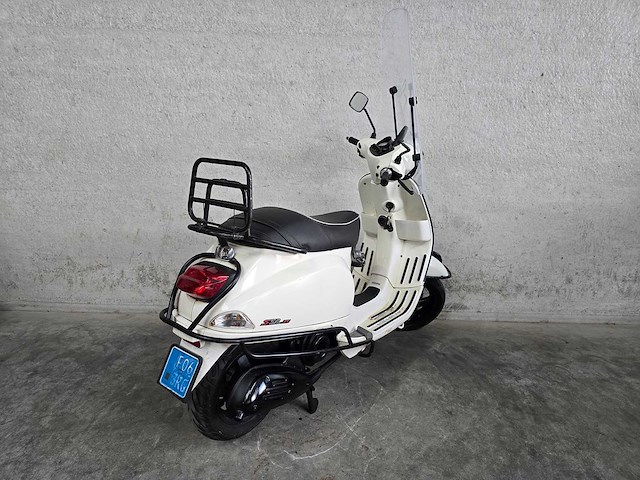 Vespa - snorscooter - s50 4t - 25km uitvoering f063rg - afbeelding 5 van  7