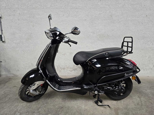 Vespa - snorscooter - sprint 4t - 25km uitvoering ddd80r - afbeelding 1 van  6