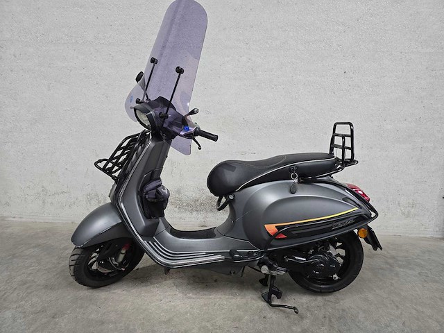 Vespa - snorscooter - sprint 4t - 25km uitvoering dgg45d - afbeelding 1 van  8