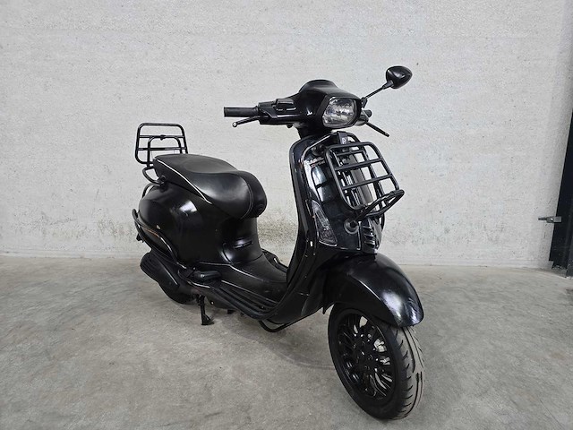 Vespa - snorscooter - sprint 4t - 25km uitvoering f646xt - afbeelding 2 van  3